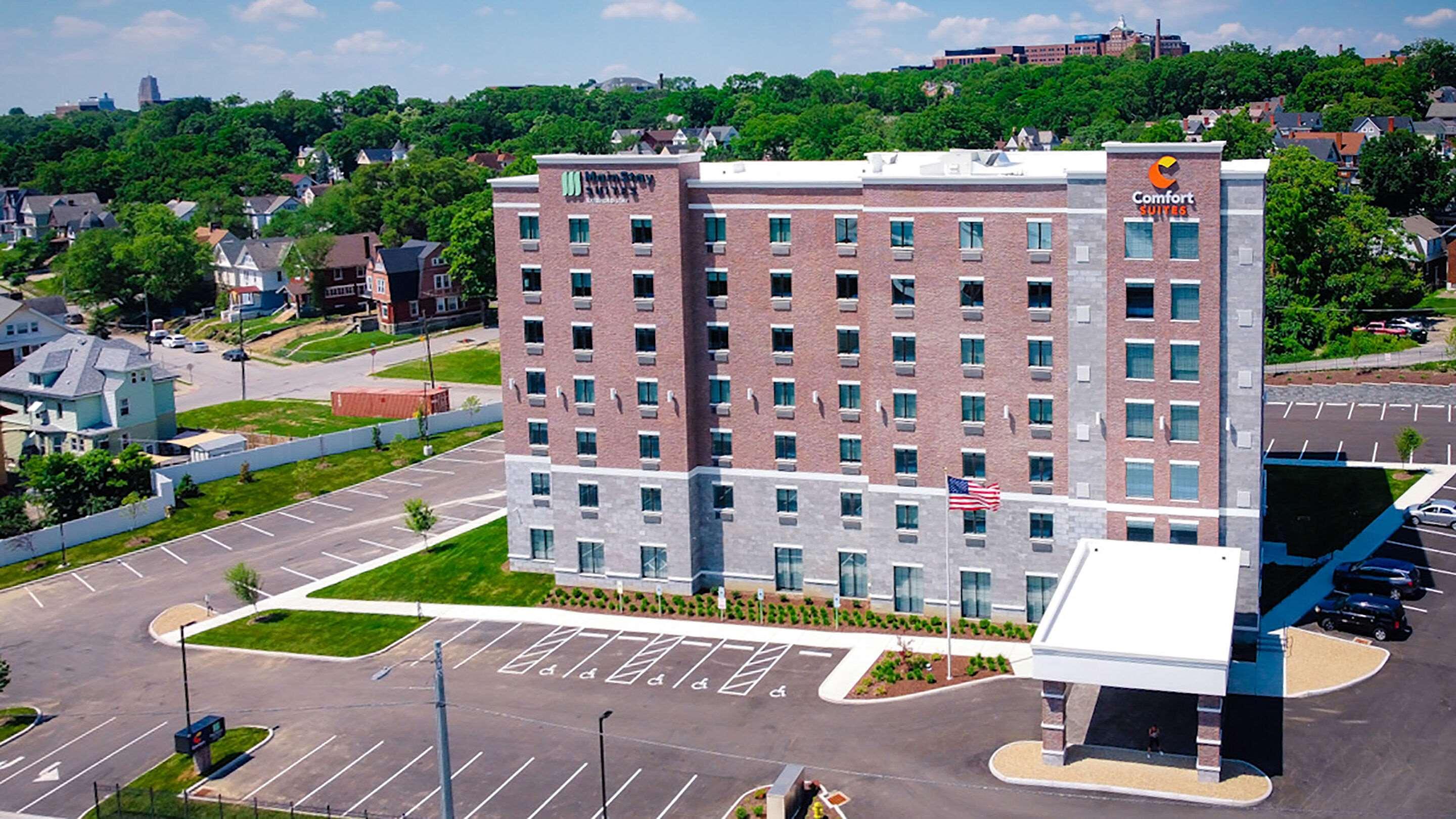 Comfort Suites Cincinnati University - Downtown Exteriör bild